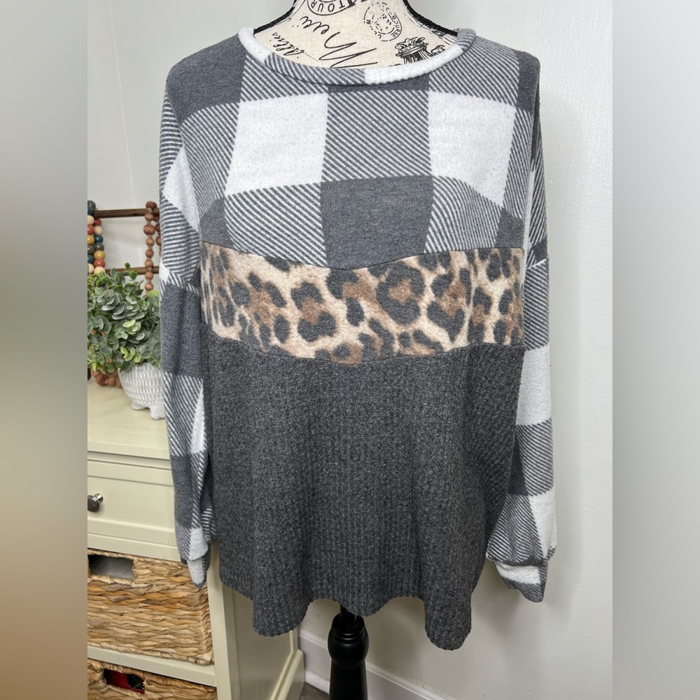 CY Fashion Splice Sweater